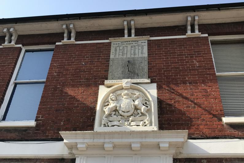 Sundial on London Street, Andover